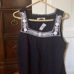 Loft NWT sleeveless blouse. Detailing. Size large
